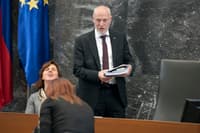 Bi morali zaradi označevanja glasovnic razveljaviti glasovanje o šefu parlamenta? Brglez in Gantar sta jasna ...