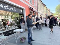 (FOTO) Poezija za mir: Štamulak v Slovenj Gradcu predstavil projekt "Pet do dvanajstih"