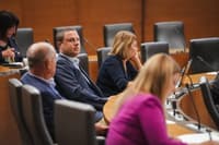 (POGLED) Kako je Janša predsednici onemogočil, da bi ga predlagala za mandatarja, in trpljenje srboriteža Mahniča