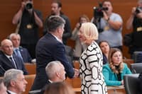 Neizvoljenih 19 na nadomestilo plače. Stevanovićevi sopotniki iz Resnice pa dobivajo službo v kabinetu predsednika DZ