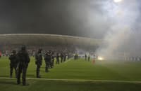 (FOTO) Večni derbi v senci incidentov: Maribor brez Evrope. Kaj so sporočili s policije?