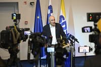 SKOK, testiranje na droge, bolniške, v šolo brez telefona, delo na cesti ponoči ... Kaj je v pogodbi Janševe koalicije?
