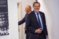 Janša v državnem zboru: Lojze Peterle se bori s težko boleznijo