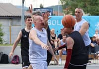 (FOTO) Leta gredo, roka ostane: Košarkarske legende na Braniku so zavrtele čas nazaj
