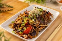 (RECEPT) Pečeni rezanci z zelenjavo