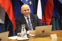 (POGLED) Kolumna Darinke Pavlič Kamien: 20 minut, da smo izvedeli, kaj je za novo vlado najbolj nujno državno opravilo