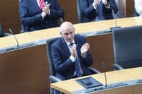 (POGLED) Kolumna Vesne V. Godina: Janša mora dokončati delo, ki še ni končano