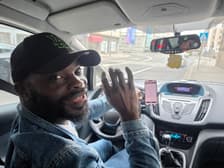 Uber v Mariboru: Bili smo prvi potniki Taiwa Muritale. Kako nam je popestril vožnjo?