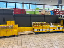 (FOTO) Prazne police v Hoferjevih trgovinah, preverili smo, kaj se dogaja. Odgovor podjetja: "Situacija se izboljšuje!"