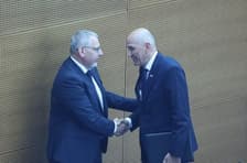 Ali SLS namerno ni podprla Janševe vlade? Poslanec Ocvirk krivi glasovalno napravo, v DZ pa napake niso našli