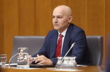 Niti začel še ni, pa že ima dovoljenje za dodatno delo: Janšev minister bo na dveh koncih