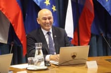 Kadrovski vihar po zamenjavi oblasti: Janša z vrha kontrolira koalicijo