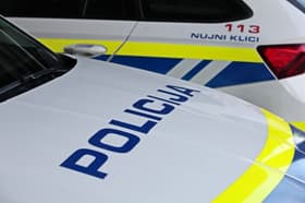 Sveti Tomaž: Voznik kombija trčil v kolesarja, nato pa odpeljal s kraja nesreče