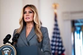 (FOTO) Nepričakovano sporočilo Melanie Trump: Prvič spregovorila o zloglasnem Jeffreyju Epsteinu. Kaj je povedala?