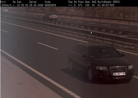 (FOTO) Na avtocesti divjal z 200 kilometri na uro, ko so 39-letniku izrekli kazen, pa se je zgodilo to ...