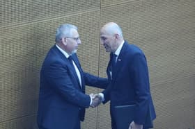 Ali SLS namerno ni podprla Janševe vlade? Poslanec Ocvirk krivi glasovalno napravo, v DZ pa napake niso našli