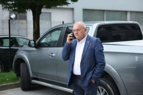 (VIDEO) Kangler se je po 4 letih vrnil v vijoličasto pisarno, v njej pa se nahaja nekaj, kar vas lahko zelo drago stane