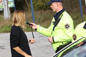 (VIDEO) Alkohol in droge v prometu: Zaradi pijanih povzročiteljev letos na cestah umrlo enajst ljudi