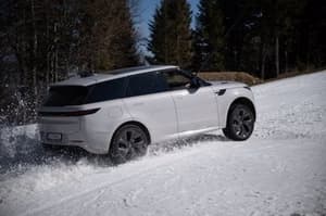 (Avtomobilizem) S prestižnimi terenci po smučišču