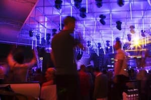 Panika na Donavi: Močan veter odtrgal splav, prekinili koncert in evakuirali 300 ljudi