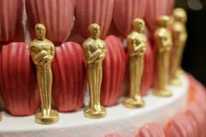 (VIDEO) Kaj je bilo v škatli s prigrizki na podelitvi oskarjev? Vredna je 85 dolarjev