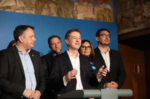 (POGLED) Išče se reinkarnirani Drnovšek. Bi to lahko bil Robert Golob?