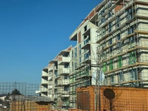 Manj dovoljenj, višji stroški: Gradnja stanovanj v Sloveniji se ohlaja