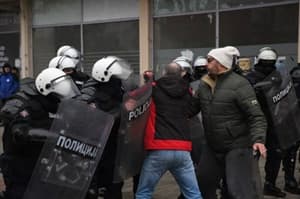 Nasilje, incidenti in tesni izidi: Kaj se je dogajalo na lokalnih volitvah v Srbiji?