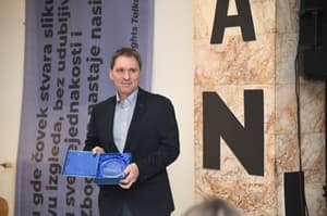 Politični pritisk? Novo vodstvo N1 Srbija razrešilo dosedanjega direktorja