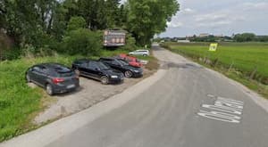 (FOTO) Divje parkirišče in odlagališče ob Dravi