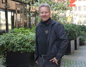 Toni Hamler: Če zmorem ustvariti takšne obleke iz tapet, kaj šele lahko naredim z vašimi domovi