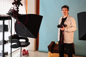 Po vojaščini ga je že čakal sedanji studio v Mariboru, v katerem dela že 28 let: A sploh še potrebujemo fotografe?