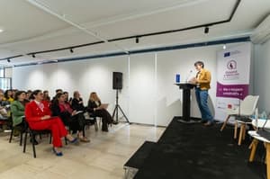 Ženske v medijih: Večina novinark tarča ene od oblik nasilja na podlagi spola