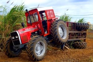Okolica Lenarta: Moški se je pri spravilu lesa hudo poškodoval, s helikopterjem so ga odpeljali v UKC Maribor