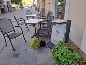 (FOTO) Od kdaj smo Štajerci tako nekulturni? Poglejte razdejanje pred to prodajalno ...