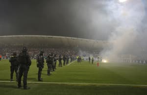 (FOTO) Večni derbi v senci incidentov: Maribor brez Evrope. Kaj so sporočili s policije?
