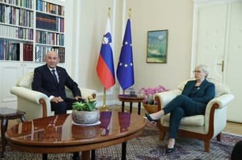 (POGLED) Kolumna Darinke Pavlič Kamien: Imamo izid, nimamo pa odgovora. Še bolj nevarno je, da se na to počasi navajamo