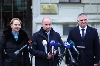 "Ne moreš zahtevati, da odstopi!" Je Marko Lotrič na nezdružljivih funkcijah? V Levici so še bolj prepričani, da je