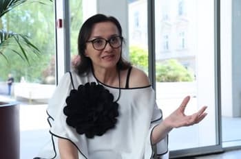 (INTERVJU) Maja Uran Maravić: Postojnska jama, Bled, Bohinj so naše najlepše danosti. Jih res hočemo gostom dati poceni?