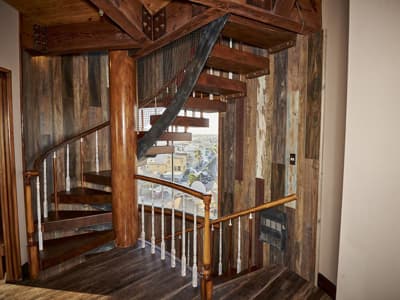 Vas mika življenje v 27 metrov visokem vodnem stolpu? Višine vas ne sme biti strah