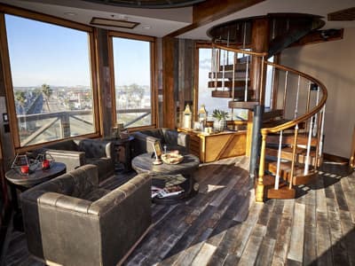 Vas mika življenje v 27 metrov visokem vodnem stolpu? Višine vas ne sme biti strah