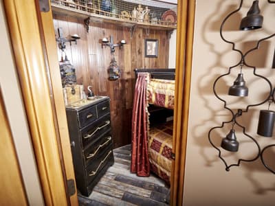 Vas mika življenje v 27 metrov visokem vodnem stolpu? Višine vas ne sme biti strah