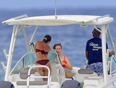 Še nikoli bolj sproščena: Zvezdnica Harryja Potterja na dopustu razkazuje svojo čarobno postavo
