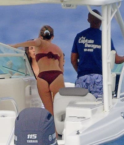 Še nikoli bolj sproščena: Zvezdnica Harryja Potterja na dopustu razkazuje svojo čarobno postavo
