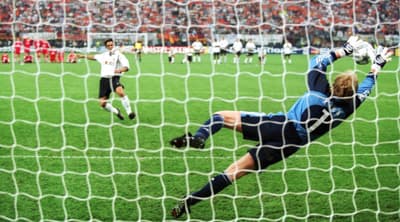 V finalu lige prvakov med Valencio in Bayernom mu je Oliver Kahn ubranil enajstmetrovko.