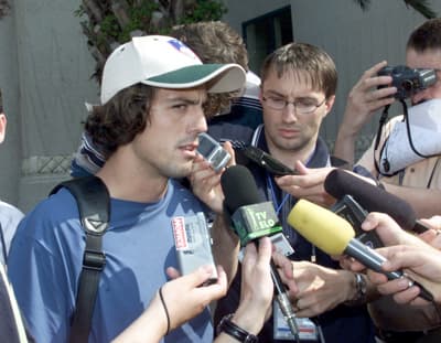 6. junij 2002, Juzna Koreja, Jeju - Odhod Zlatka Zahoviča s svetovnega prvensta v nogometu po sporu s selektorjem Srečkom Katancem. Afera Šmarna gora.
