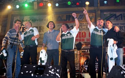 21. april 2000, Maribor, Ledna dvorana Tabor - Koncert: Ne cakaj na maj. Od leve:Marko Simeunovic, Vlado Kreslin, Zlatko Zahovič, Peter Lovšin, Zoran Predin in Ales Čeh.