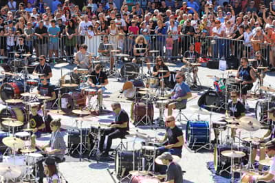 Marko Soršak - Soki in 100 bobnarjev na Glavnem trgu v Mariboru