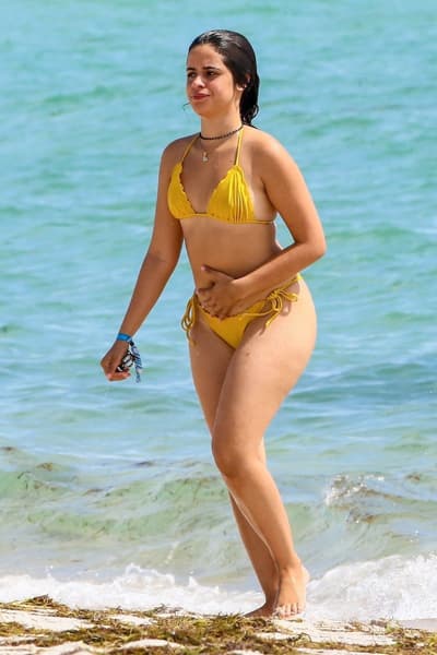 Pevka, ki velja za lastnico enih najbolj zapeljivih oblin na sceni, je bila dobre volje, dokler ni zagledala paparacov