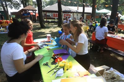 Tako zabavno je bilo na letošnjem Večerovem pikniku v Skokah